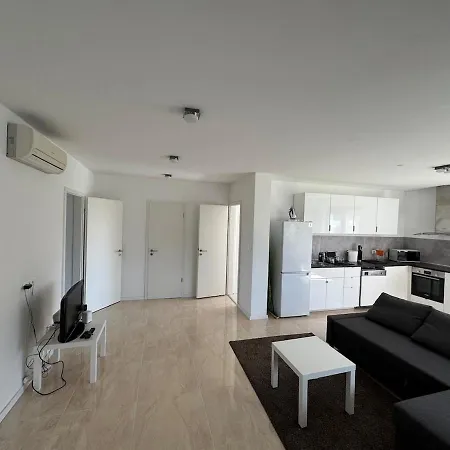 3 Bedroom Modern Holiday home