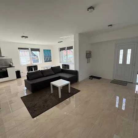 3 Bedroom Modern Holiday home *